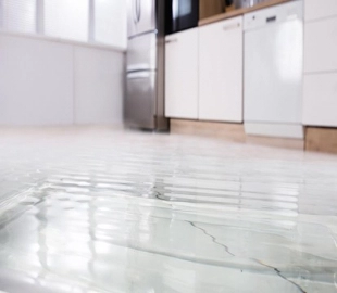 Flooded apartment? Stay calm. Read on to check out our recommendations. Learn how to take action, what not to do and what to do if your apartment floods.
