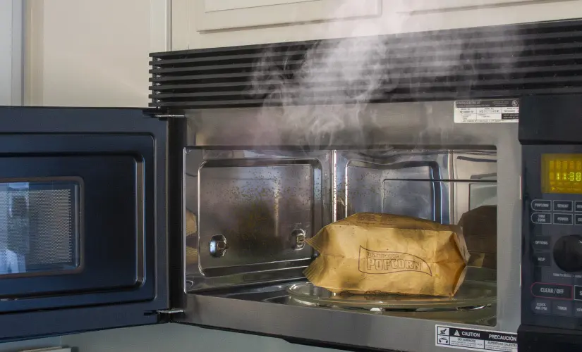 Burnt popcorn smell lingering in your microwave? You can get that smoke smell out of your microwave in five simple steps, from Rainbow International.