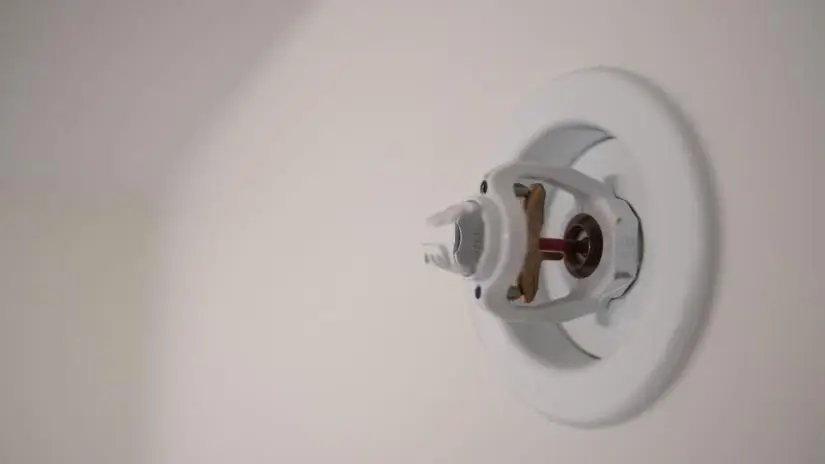 Home fire suppression systems aren&sbquo;&Auml;&ocirc;t popular, but they should be! Learn about the pros and cons of a home fire sprinkler system for new and existing homes.